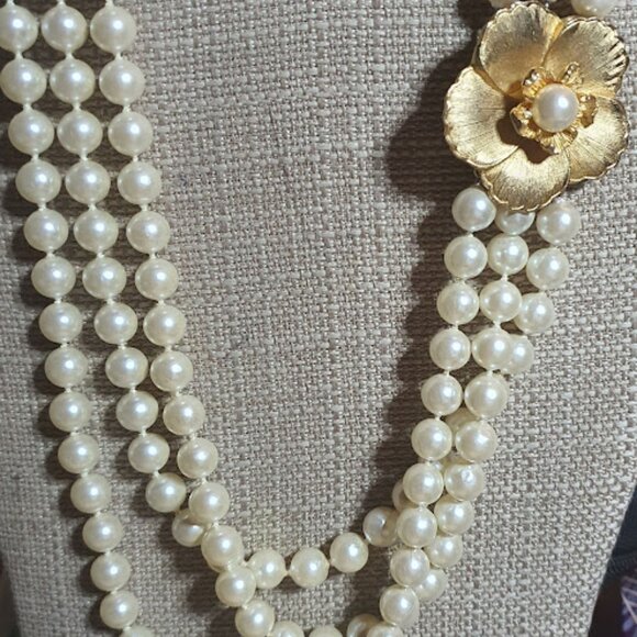 Vintage 3 strand Faux Pearl Necklace - Picture 1 of 6